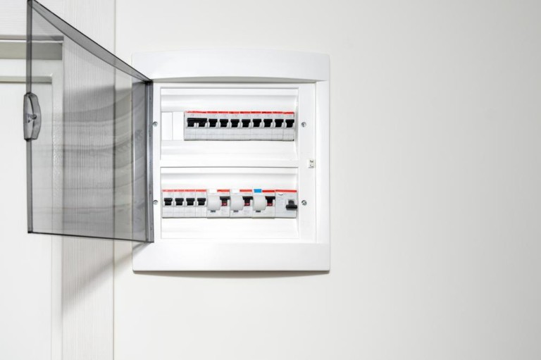 Rénovation électrique à RONCOURT : comment moderniser votre installation ?